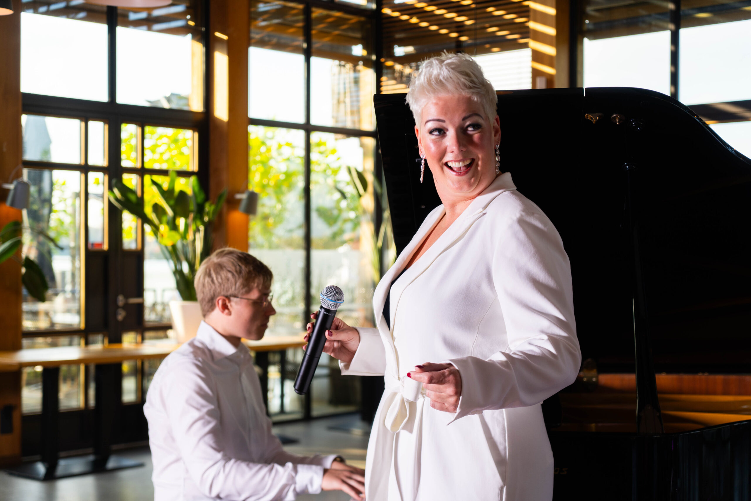 Smooth Collective speelt live muziek in een restaurant